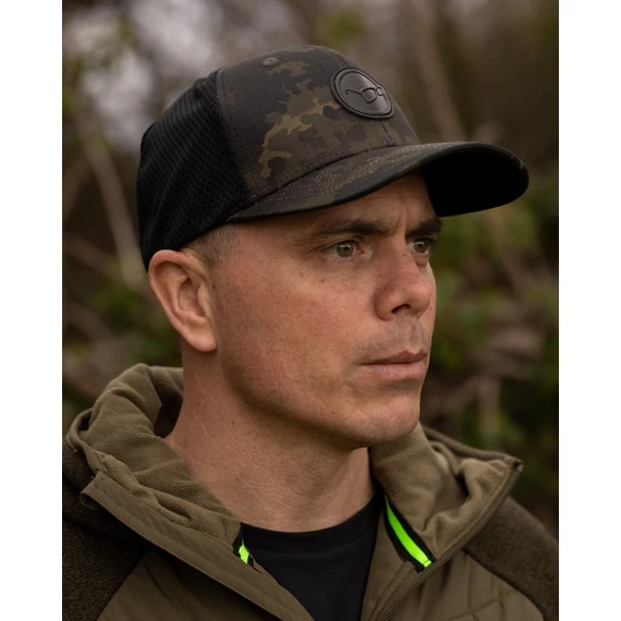 Korda Logo Patch Cap | Dark Kamo - sötét kamo sapka hátul hálós résszel