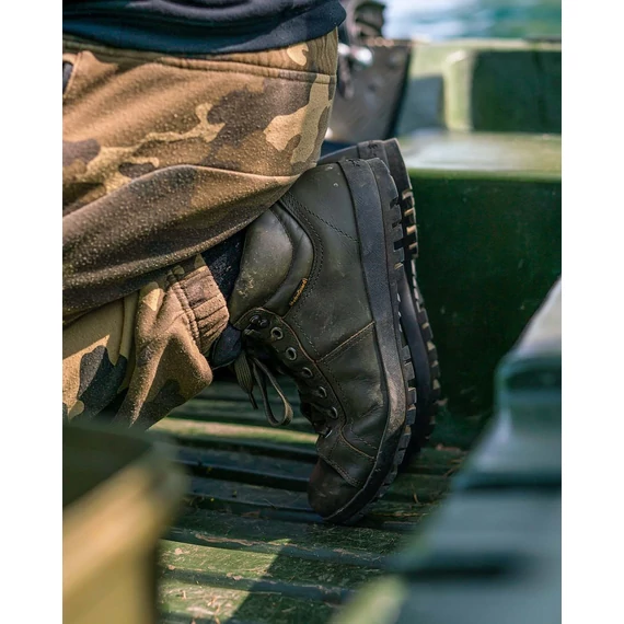 Korda Korda KORE Kombat Boots Olive Size 8/42  I  9/43  I  10/44,5  I  11/46 - vízálló bakancs 42, 43, 44,5 vagy 46-os méretekben