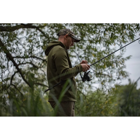 Korda Kore Zip Pro Hoodie Olive - olíva zöld kapucnis cipzáras pulóver S-XXL-es méretekben