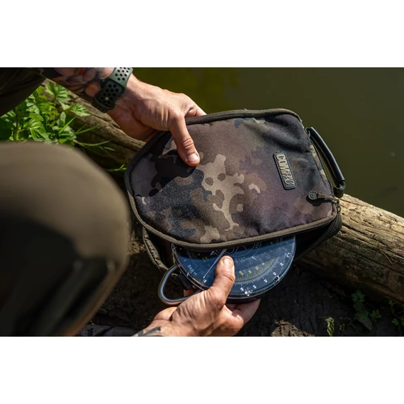 Korda Compac Scales Pouch Dark Kamo - mérleg táska dark kamo színben