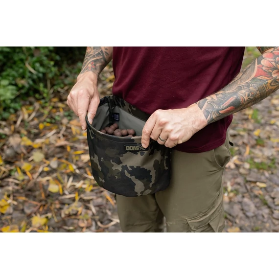 Korda Compac Boilie Caddy Dark Kamo - multifunkcionális csalis övtáska sötét kamo színben