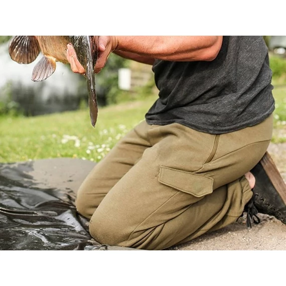 Korda Kore Olive Joggers S-XXLarge - melegítő alsó S-XXL-es méretekben