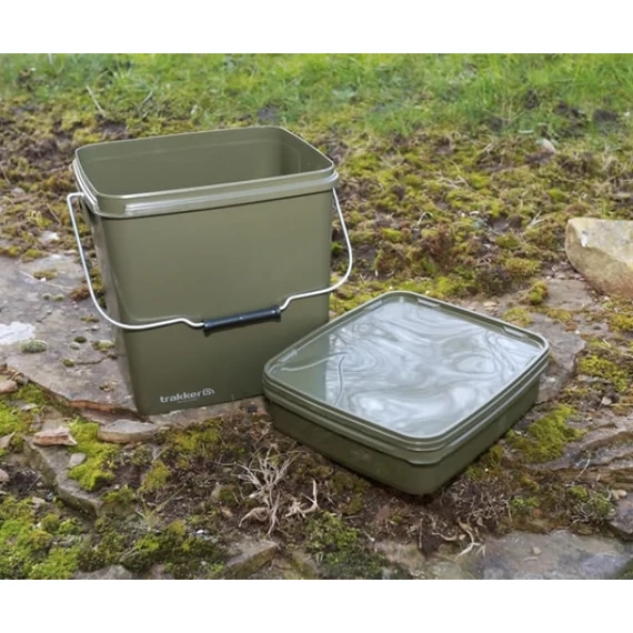 Trakker 13 Litre Olive Square Container - 13 liters szögletes műanyag vödör, belső tálcával
