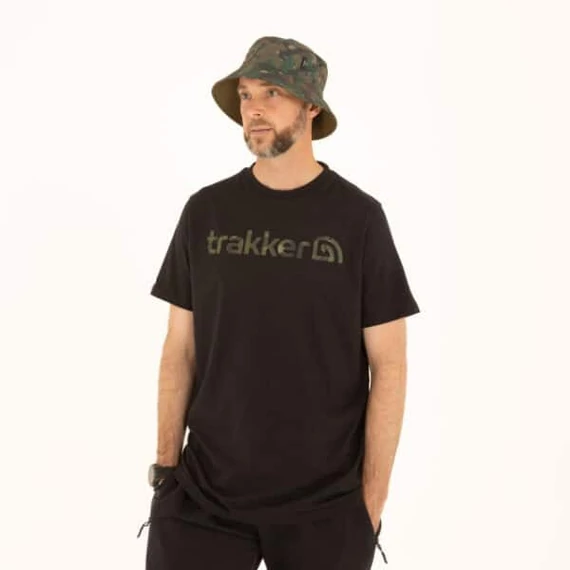 Trakker CR Logo T-shirt Black Camo Size: S, M, L, XL, XXL, XXXL - Trakker fekete & terepszínű rövid ujjú, 100% pamut anyagú póló hat méretben: S, M, L, XL, XXL, XXXL