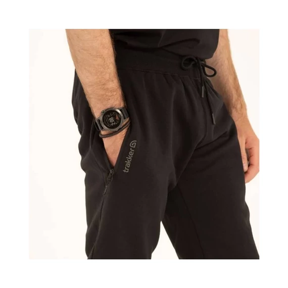 Trakker CR Logo Jogger Black Size: S, M, L, XL, XXL, XXXL - Trakker fekete színű melegítő nadrág hat méretben: S, M, L, XL, XXL, XXXL