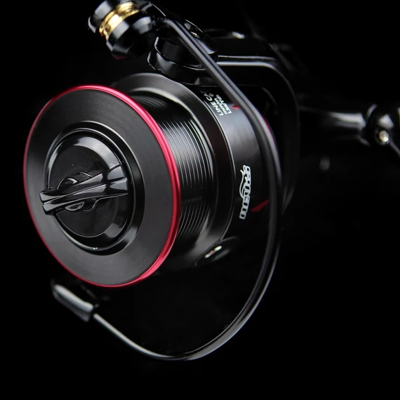 Nevis Feeder Orsó Black Match 4000 4+1cs