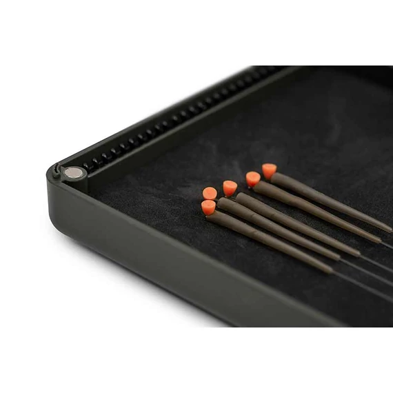 Fox Edges Előketartó Rig Box (50db tővel)