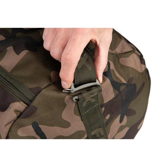 Fox Ruhás Táska Camolite Kit Bag