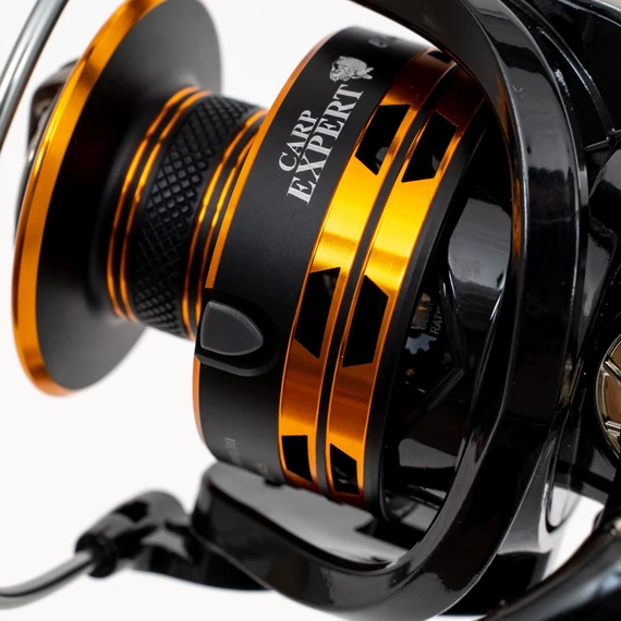 Carp Expert Nyeletőfékes Orsó Black Shadow Light Feeder 4000