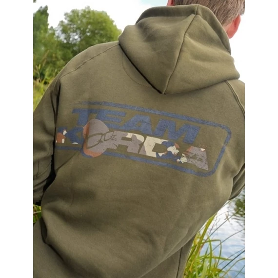 Korda Team Korda Hoodie Kapucnis Pulóver (Dark Olive/zöld)