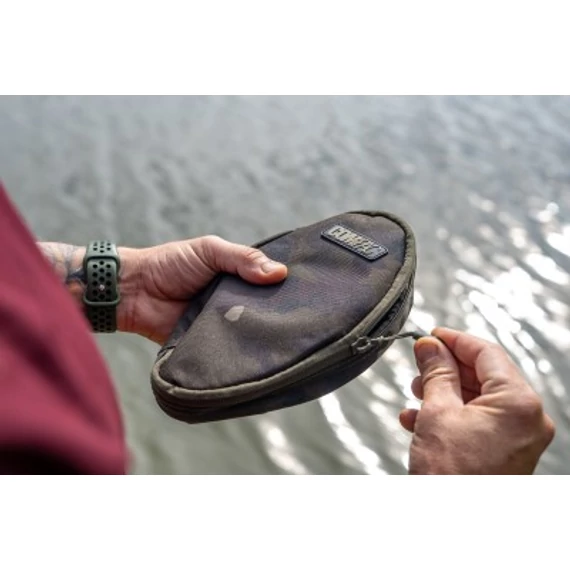 Korda Digitális Mérleg Táska Compac Digital Scales Pouch Dark Kamo