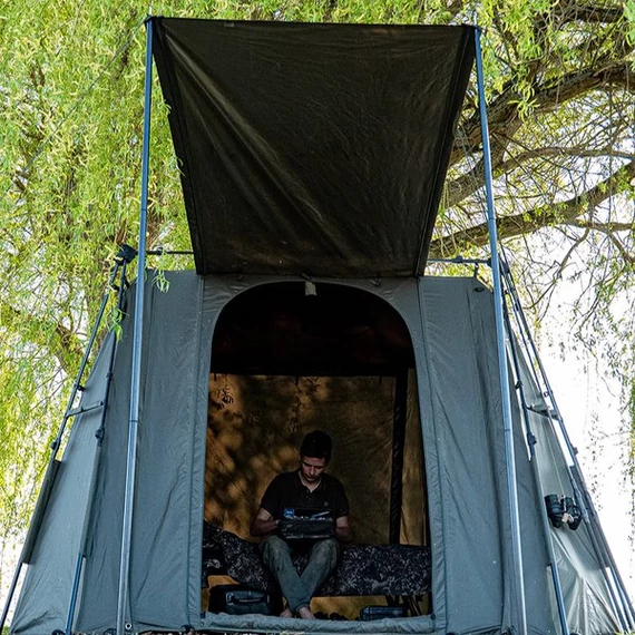 Nash Sátor Bank Life Blockhouse